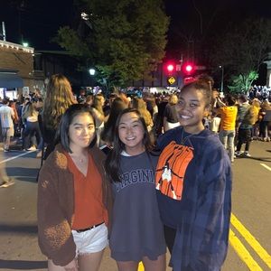 Meet your Posher, Mina